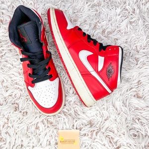 Jordan 1 Mid “Chicago” (GS)